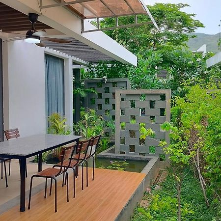 Private Villa At Oceanami Resort Phuochai エクステリア 写真