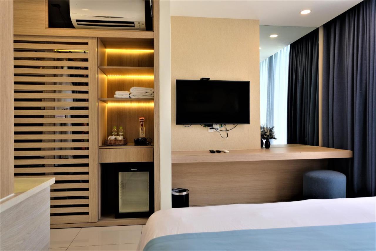 Private Villa At Oceanami Resort Phuochai エクステリア 写真