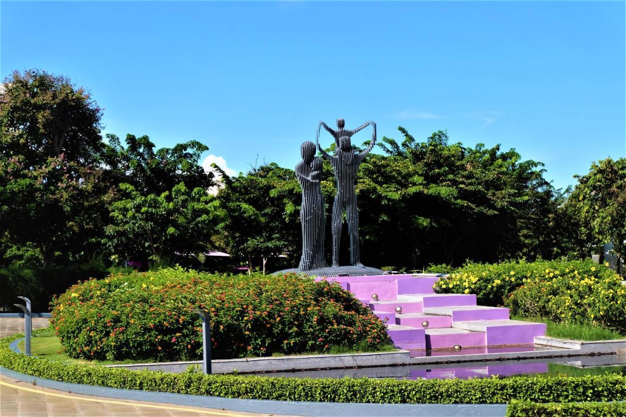 Private Villa At Oceanami Resort Phuochai エクステリア 写真