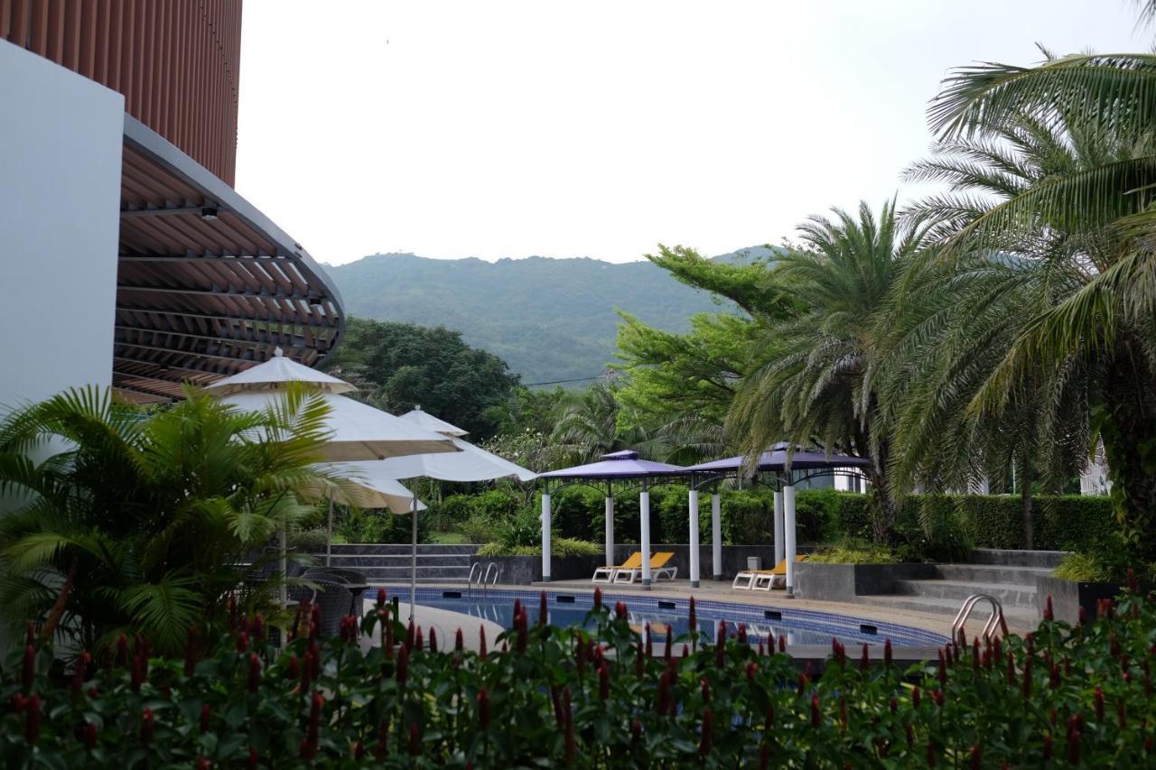 Private Villa At Oceanami Resort Phuochai エクステリア 写真